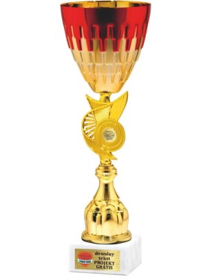 Puchar 26220 złoto-czerwony na podium