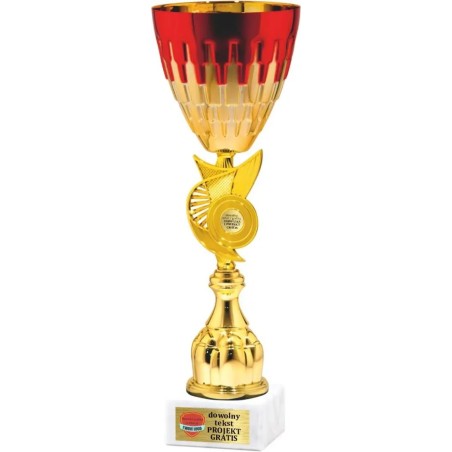 Puchar 26220 złoto-czerwony na podium