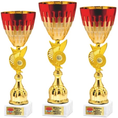 Puchar 26220 złoto-czerwony na podium