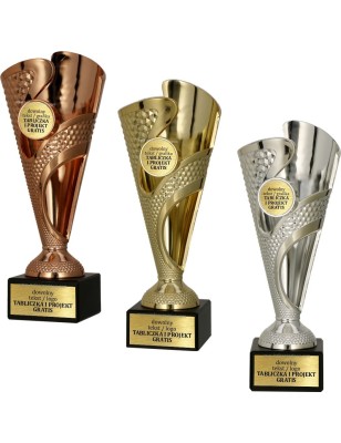 Puchar sportowy 9281 w kolorach podium z uchwytami
