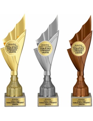 Puchar sportowy 9284 w kolorach podium z dużym emblematem