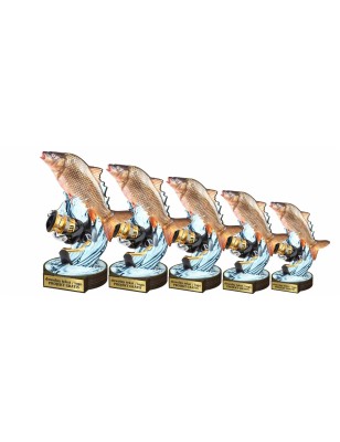 Drewniana statuetka wędkarstwo karp kołowrotek