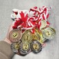 Medal uniwersalny z grawerem 5cm z dwiema wklejkami i szarfą Medal uniwersalny z grawerem 5cm z dwiema wklejkami i szarfą