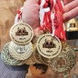 Medal uniwersalny z grawerem 5cm z dwiema wklejkami i szarfą Medal uniwersalny z grawerem 5cm z dwiema wklejkami i szarfą