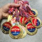 Duży medal 7cm z grawerem z dwiema wklejkami i szarfą