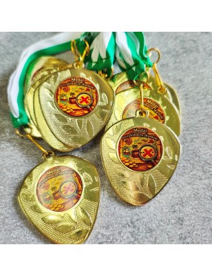 Medal uniwersalny 5cm piórko z szarfą i wklejką