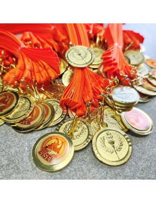 Medal tłoczony uniwersalny z grawerem i szarfą dla dzieci
