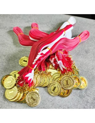 Medal tłoczony sportowy z grawerem i szarfą dla dzieci
