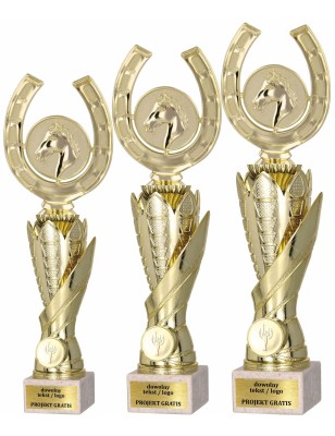 Zestaw pucharów S630 z figurką JEŹDZIECTWO 36-33-30 cm A63
