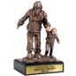 Masywna Statuetka odlewana Straż Pożarna strażak ratujący dziecko 19 cm Masywna Statuetka odlewana Straż Pożarna strażak ratujący dziecko 19 cm