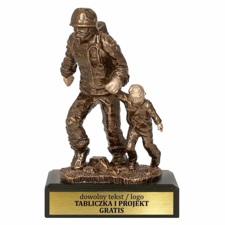 Masywna Statuetka odlewana Straż Pożarna strażak ratujący dziecko 19 cm