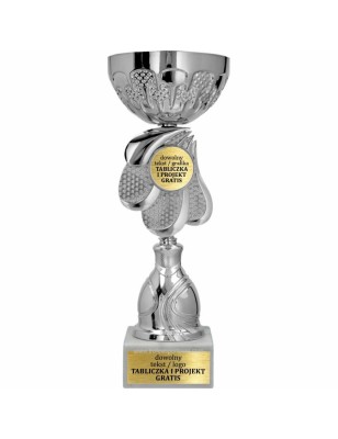 9321 – dekoracyjny puchar New 2026 w srebrnej odsłonie