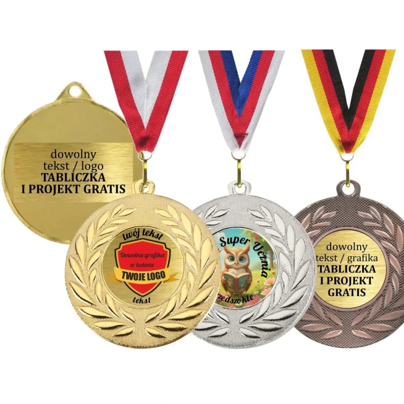 Medal uniwersalny z grawerem 5cm z dwiema wklejkami i szarfą Medal uniwersalny z grawerem 5cm z dwiema wklejkami i szarfą