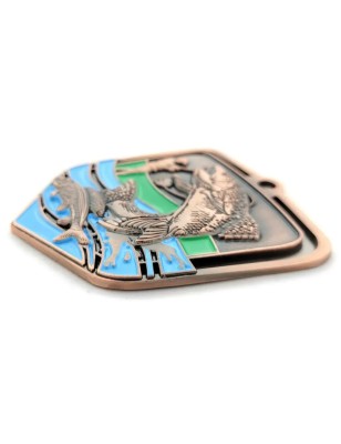 Duży medal wędkarski tłoczony z kolorową emalią z wklejką i szarfą wędkarstwo muchowe i pstrągowe