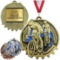Kolarski medal tłoczony z błękitną emalią – peleton kolarzy z tabliczką i szarfą na wyścig rowerowy Kolarski medal tłoczony z błękitną emalią – peleton kolarzy z tabliczką i szarfą na wyścig rowerowy