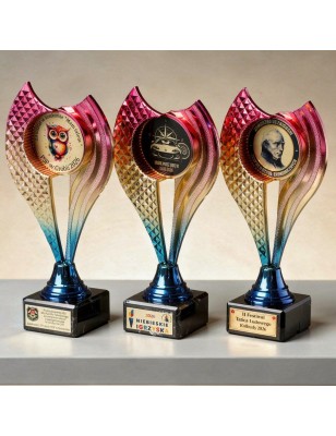 Statuetka uniwersalna kolorowa tęczowa 21-23cm z dwiema tabliczkami