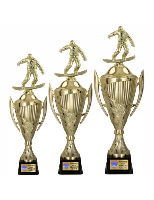 Komplet trzech złotych pucharów z figurkami snowboardzistów na desce i tabliczkami pod grawer.